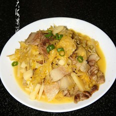 酸菜猪肉炖土豆