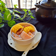 砂锅煲玉米莲藕排骨汤