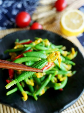 凉拌黄瓜花的做法 凉拌黄瓜花怎么做 花儿的美食 美食杰