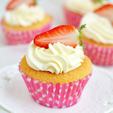 草莓奶油杯子蛋糕