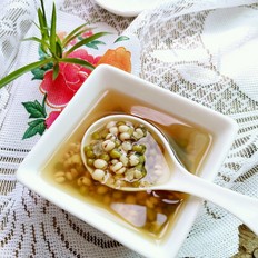 绿豆薏米甜汤