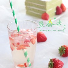 草莓绿茶饮