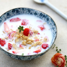 草莓燕麦酸奶