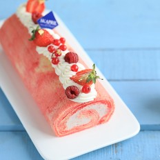 草莓奶冻蛋糕卷