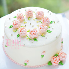  奶油霜玫瑰花朵蛋糕