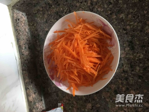 胡萝卜丝炒北京方便面的做法_家常胡萝卜丝炒