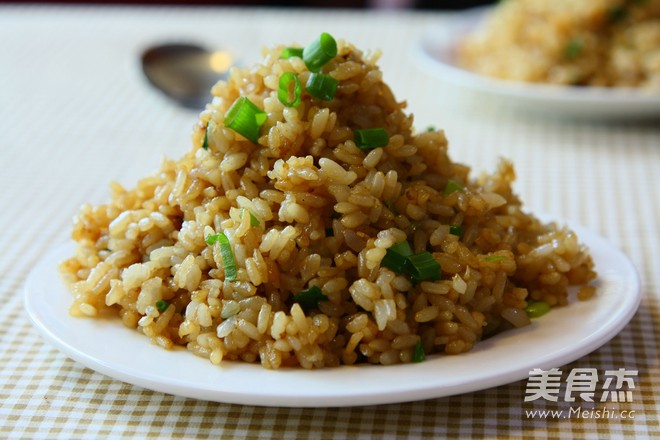 葱油酱香炒饭