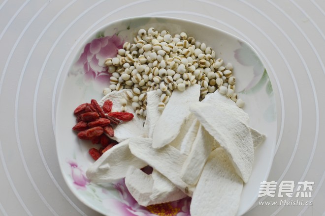 淮山薏米煲杂骨的做法图解