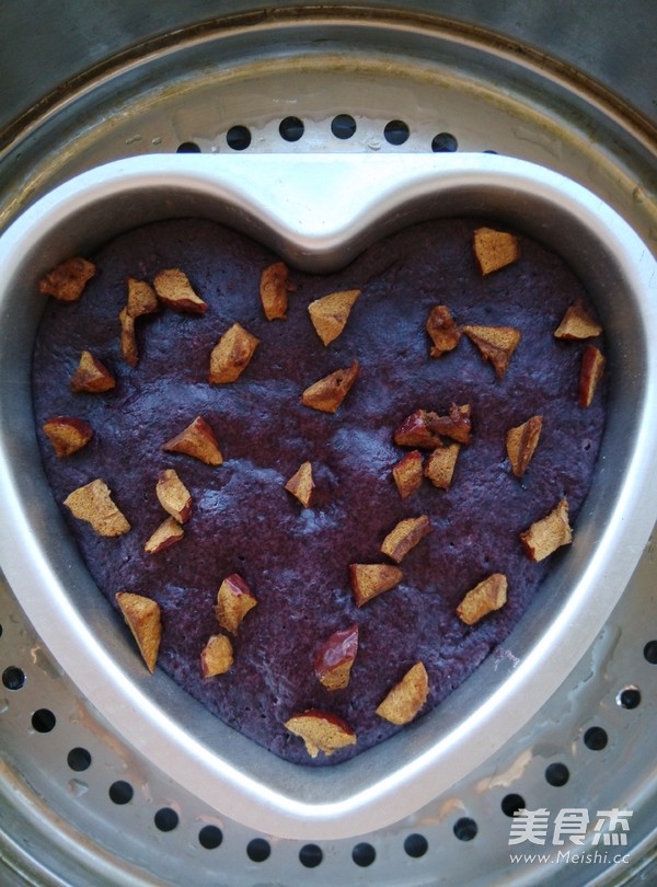 紫米红枣发糕的做法_家常紫米红枣发糕的做法