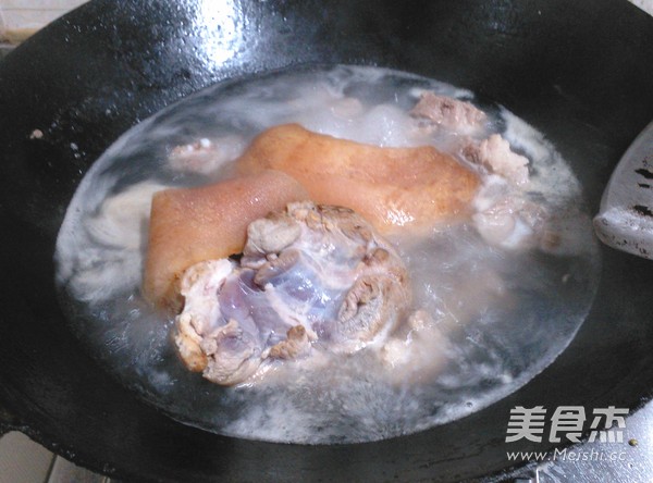 紫砂锅煲雪豆猪蹄汤的做法图解