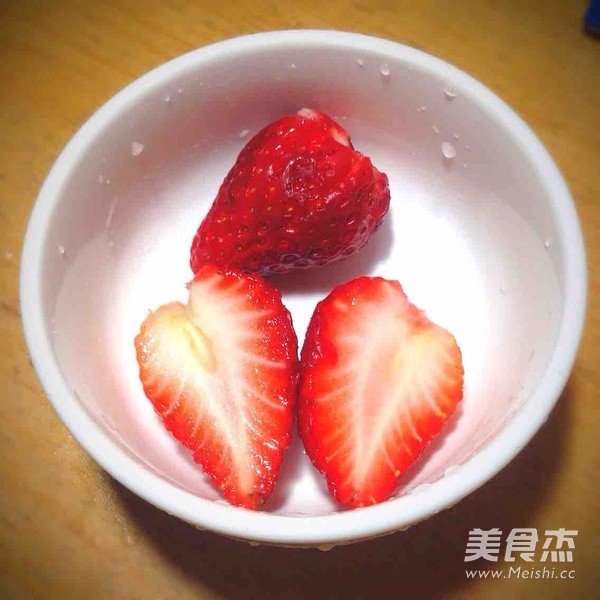高颜值的草莓奶昔的做法_家常高颜值的草莓奶