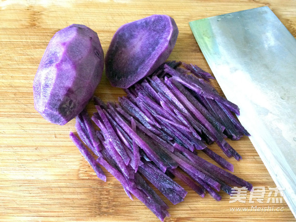紫土豆饼的做法_家常紫土豆饼的做法【图】紫