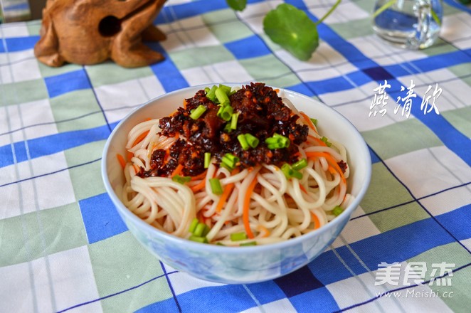 风味鸡油辣椒拌面