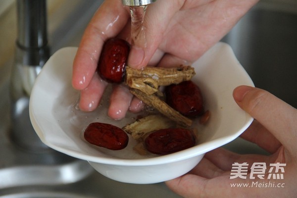 海参芡实红枣汤的做法图解