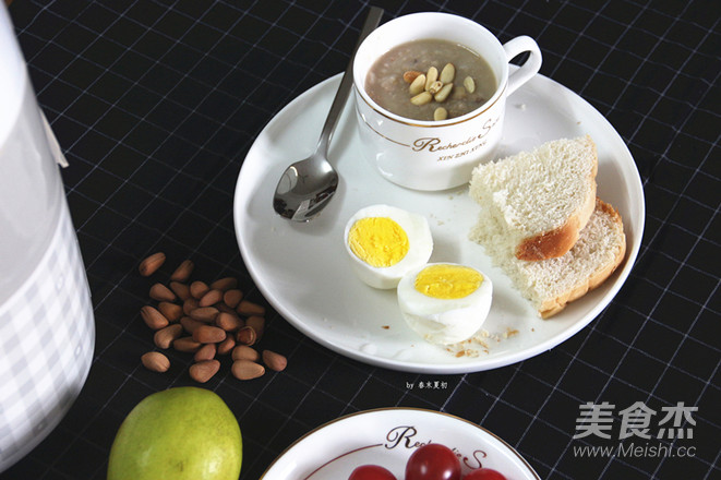 营养早餐核桃燕麦粥与水煮蛋的做法_家常营养