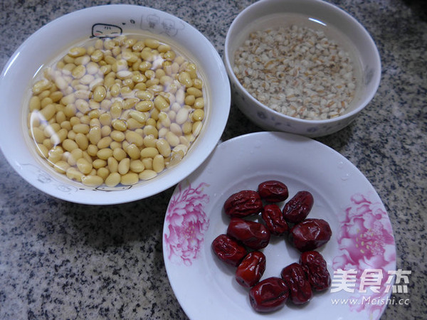 红豆薏仁米骨汤的做法图解
