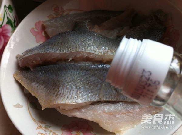 上海黄鱼煨面的做法_家常上海黄鱼煨面的做法