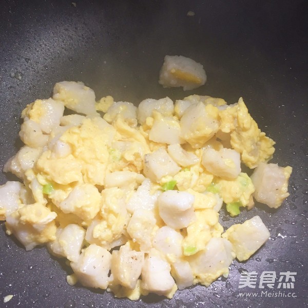 巴沙鱼炒蛋的做法