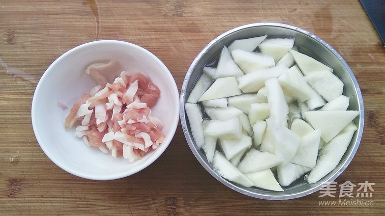 柚子皮炒肉的做法