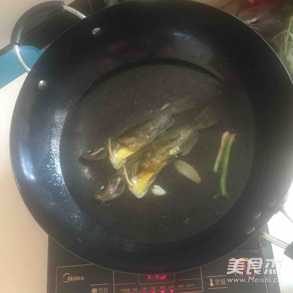 黄辣丁鱼汤的做法