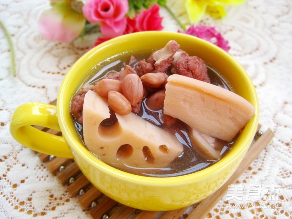 猪骨煲莲藕花生汤的做法