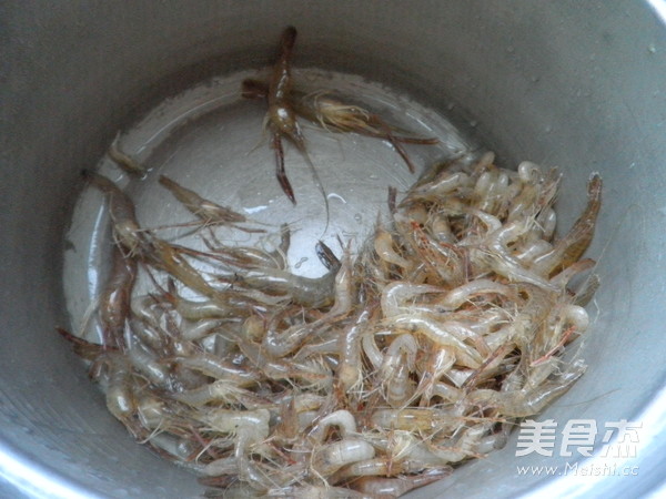 韭菜炒小河虾的做法